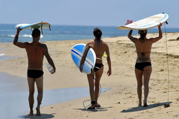 San Onofre Beach California S Best Beaches San Onofre Bluffs Campground Three Surfers On The Beach